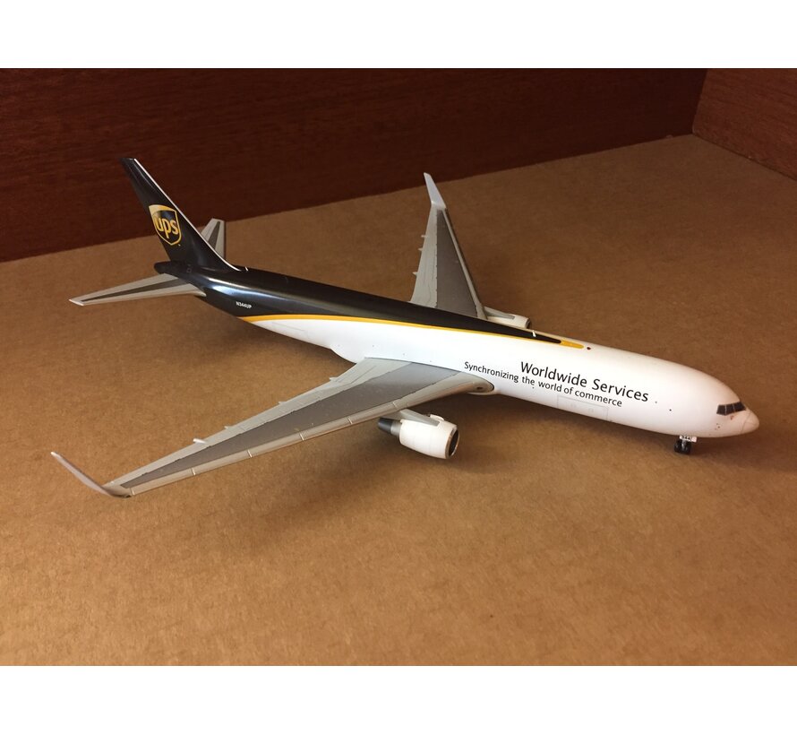 B767-300FW UPS United Parcel Service N344UP 1:200**Collection sale