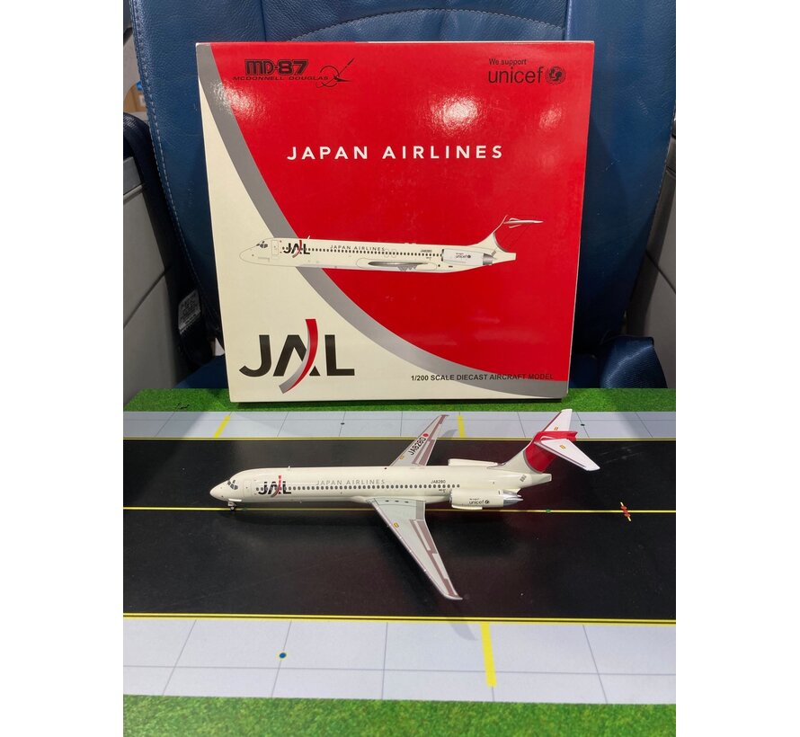 MD87 JAL 2003 livery JA8280 1:200 with stand**Collection sale