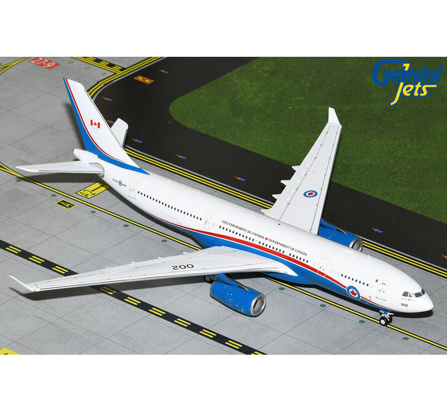 CC330 Husky (A330-200) RCAF 330002 VIP 1:200 with stand G2