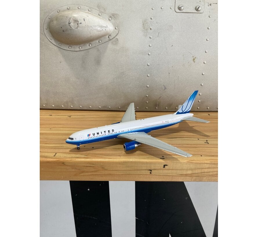 B767-300 United N648UA 'Tulip' 1:200**Collection sale