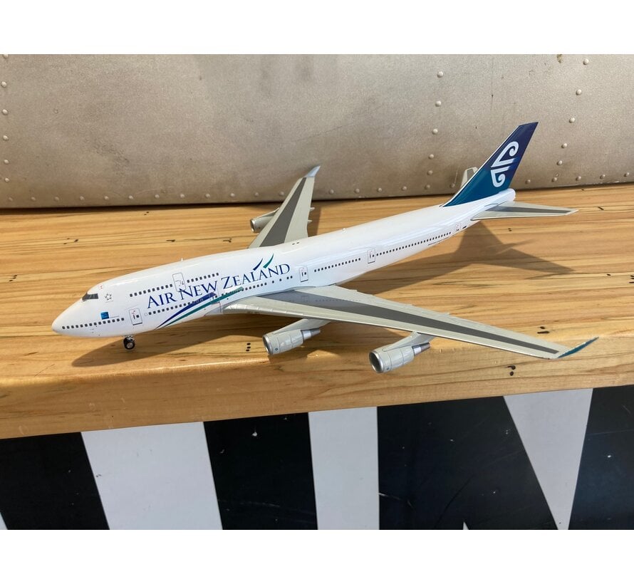 AV200 B747-400 Air New Zealand ZK-SUI 1:200**Collection sale**