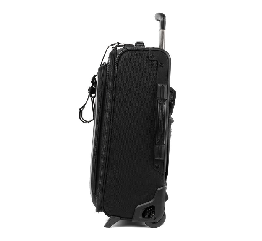 Pilot™ Seven3 Carry-on Rollaboard® (no side pockets/expansion)