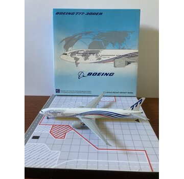 JC Wings B777-300ER Boeing House Round The World Tour N5016R 1:400**Collection sale**