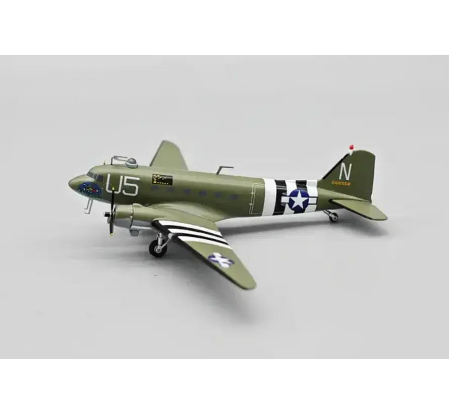 C47A Skytrain (DC-3) US Army Air Force Buzz Buggy U5-N 42-100558 1:200 *New Arrival