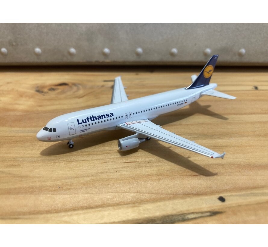A320 Lufthansa D-AIPB old colours 1:400**Collection sale**