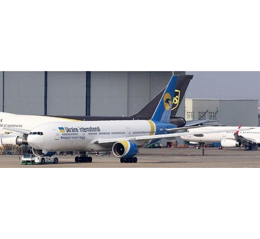 B777-200ER Ukraine International UR-GOA 1:200**Collection sale**