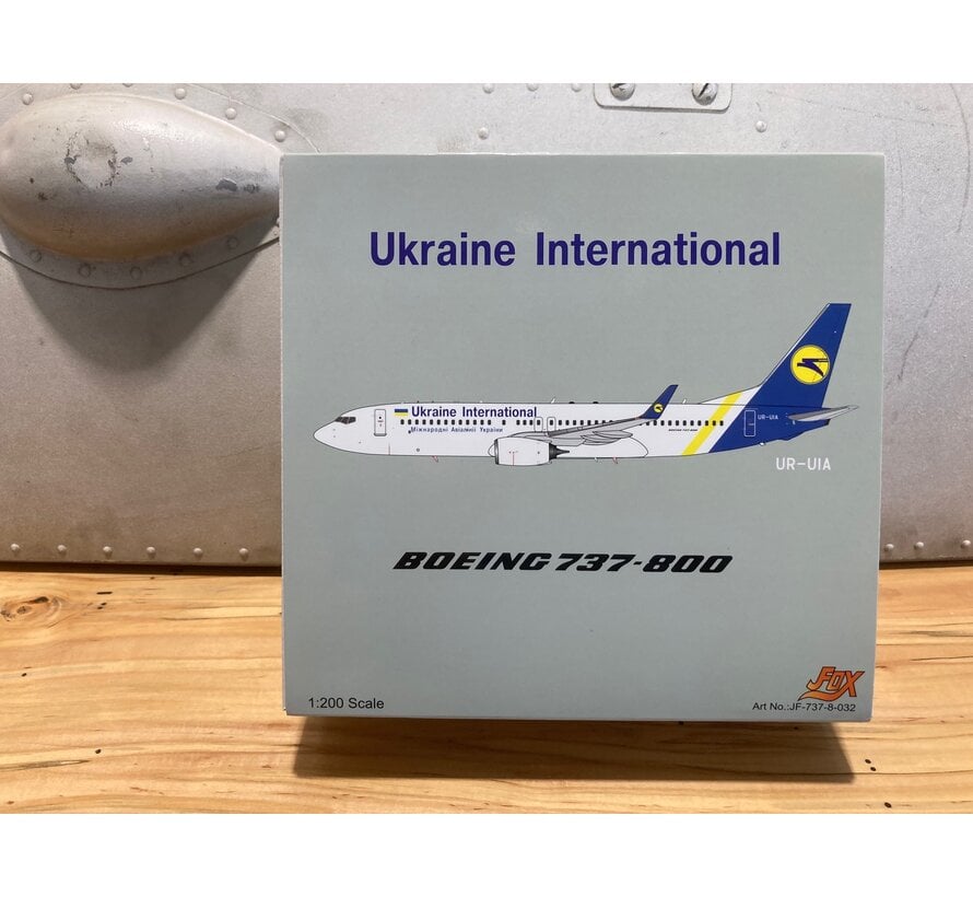 B737-800W Ukraine International UIA UR-UIA 1:200 **Collection sale**