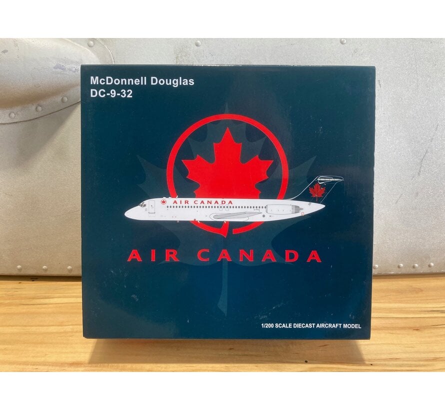DC9-32 Air Canada 1993 green tail livery C-FTLL 1:200 with stand **Collection sale**