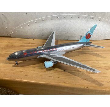 JC Wings B767-200 Air Canada bare metal C-GDSP 1:200**Collection sale**
