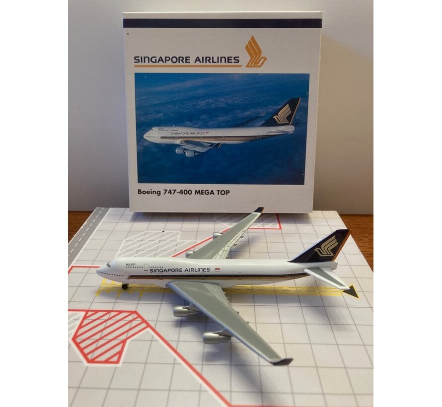 B747-400 Singapore 'Megatop' with stand 1:500**Collection sale**