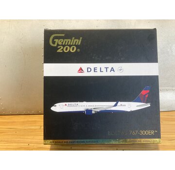 Gemini Jets B767-300ERW Delta 2007 livery N1201P 1:200 with stand (4th)**Collection sale**