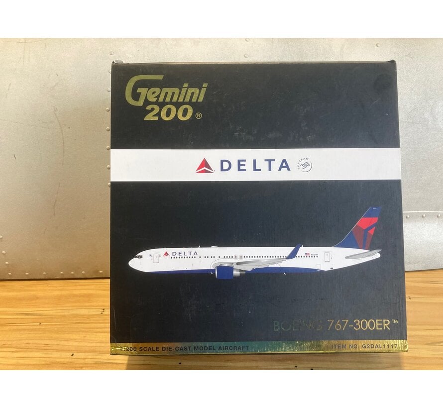 B767-300ERW Delta 2007 livery N1201P 1:200 with stand (4th)**Collection sale**