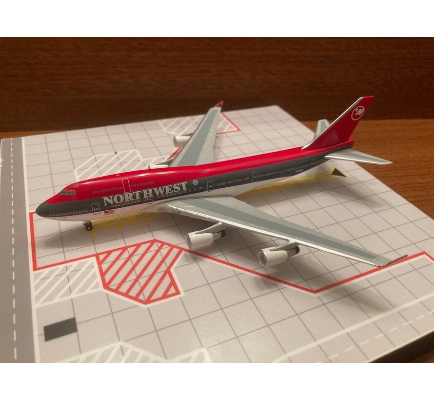 B747-400 Northwest Bowling shoe livery N676NW 1:400**Collection sale**