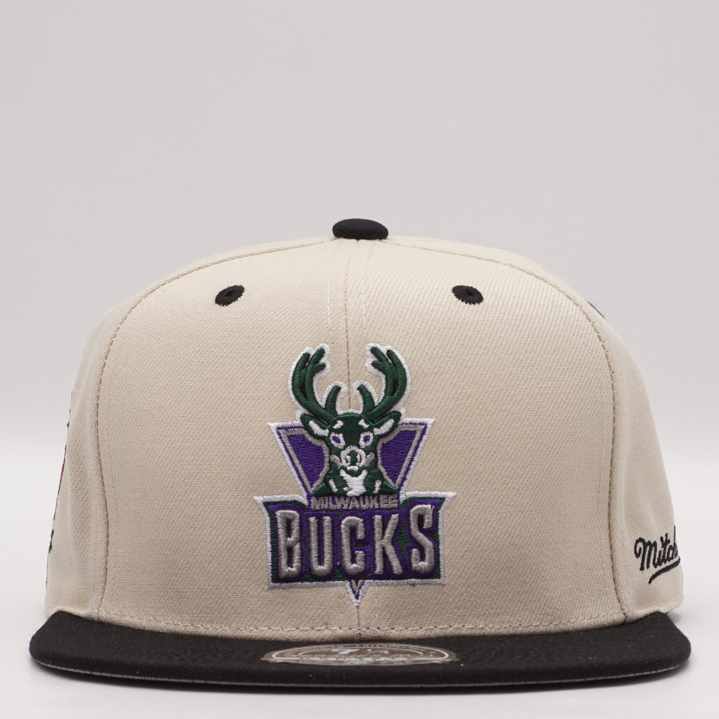 Milwaukee Bucks Team Cord Off White/Purple Fitted - Mitchell