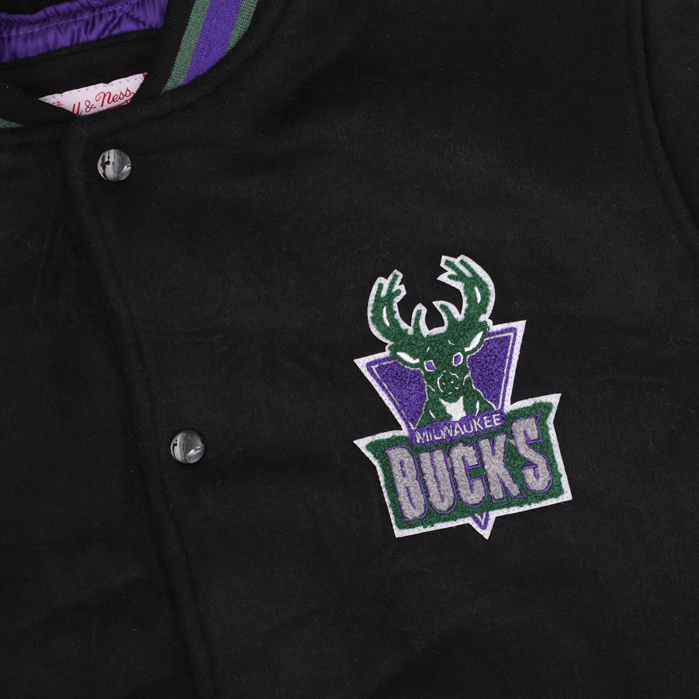 Milwaukee Bucks Mitchell & Ness Chenille Logo Hoodie