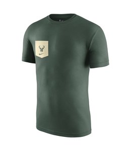 NIKE BUCKS ESSENTIAL POCKET TEE