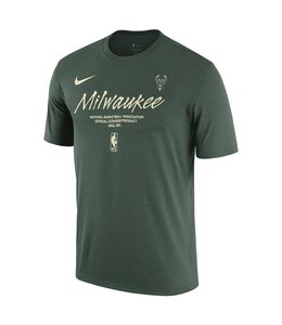 NIKE BUCKS ESSENTIAL SCRIPT TEE