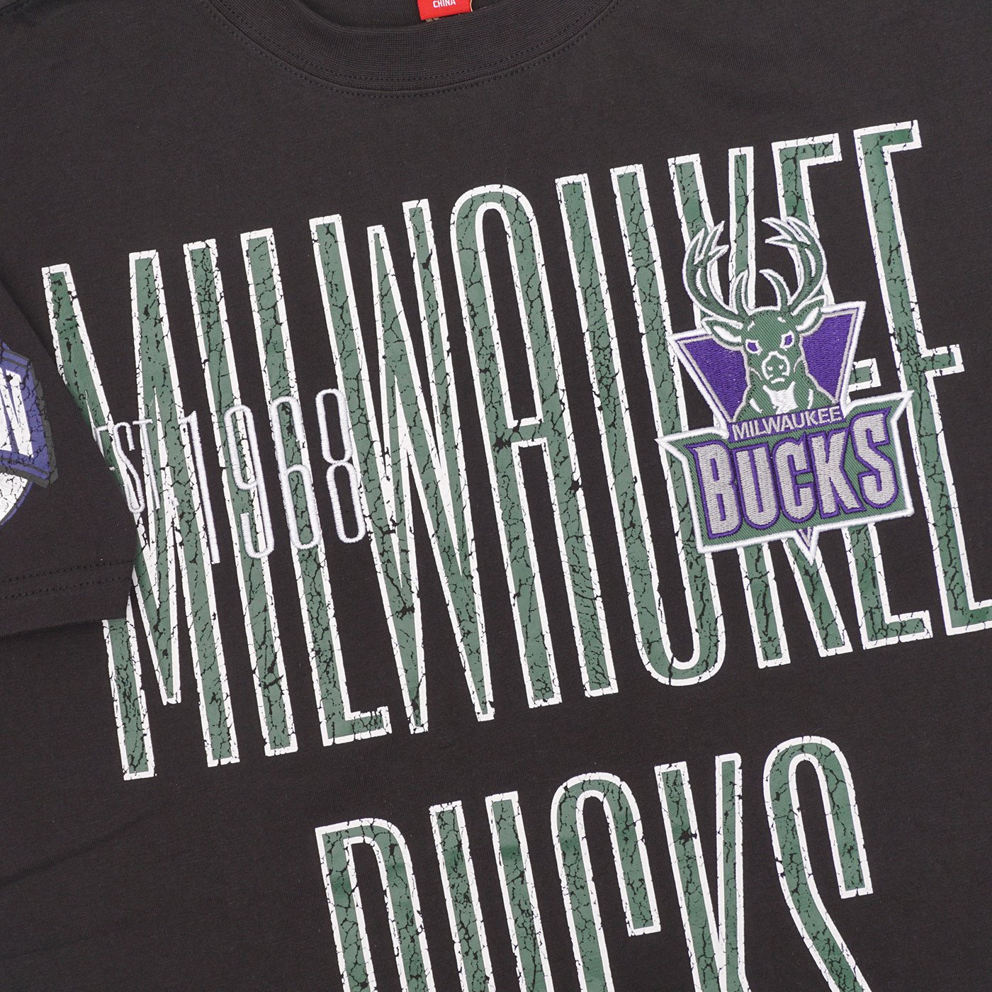 Nike Milwaukee Bucks Courtside Essential Premium T-Shirt - Black - MODA3