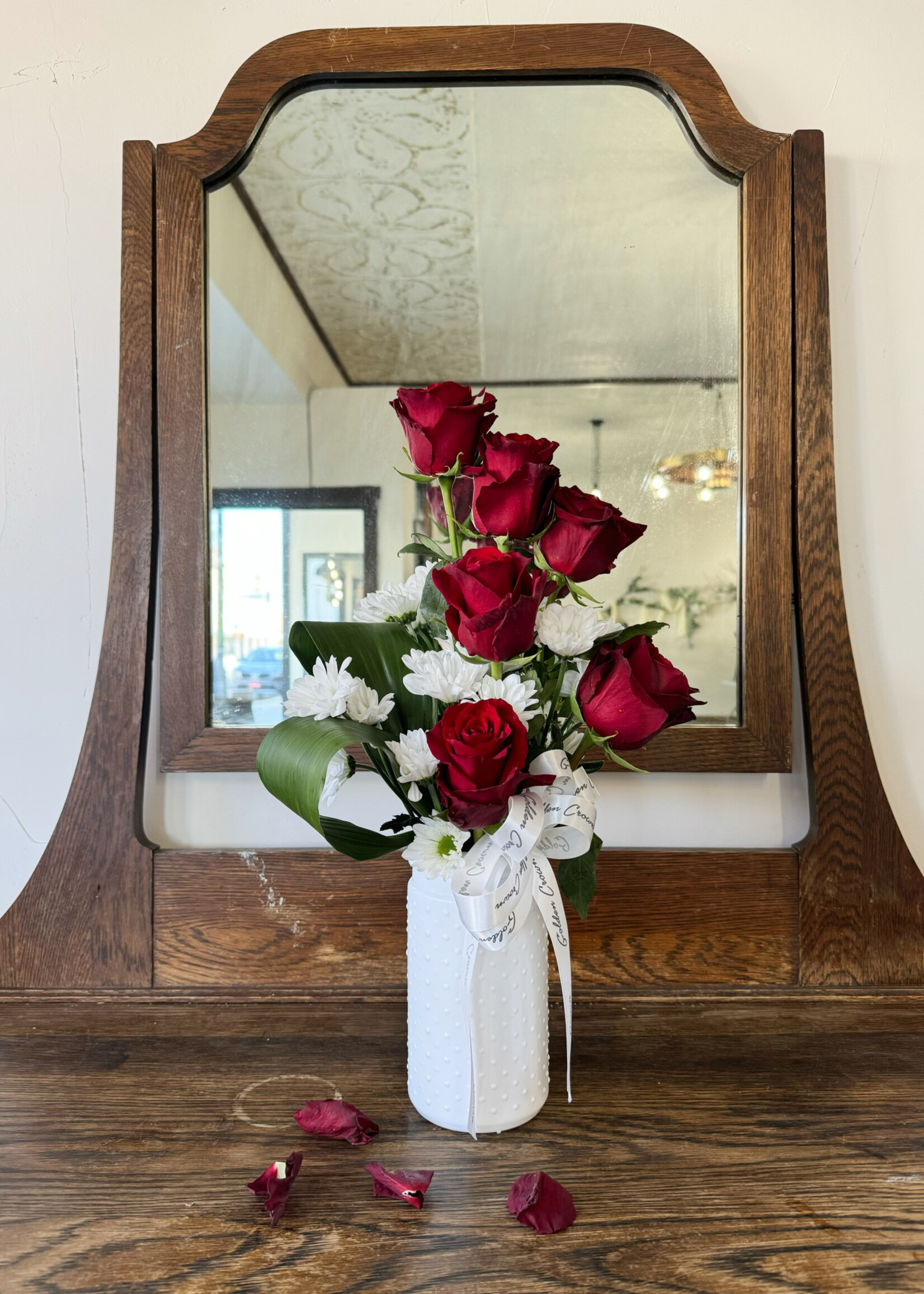 Golden Crown Half Dozen Rose Vase