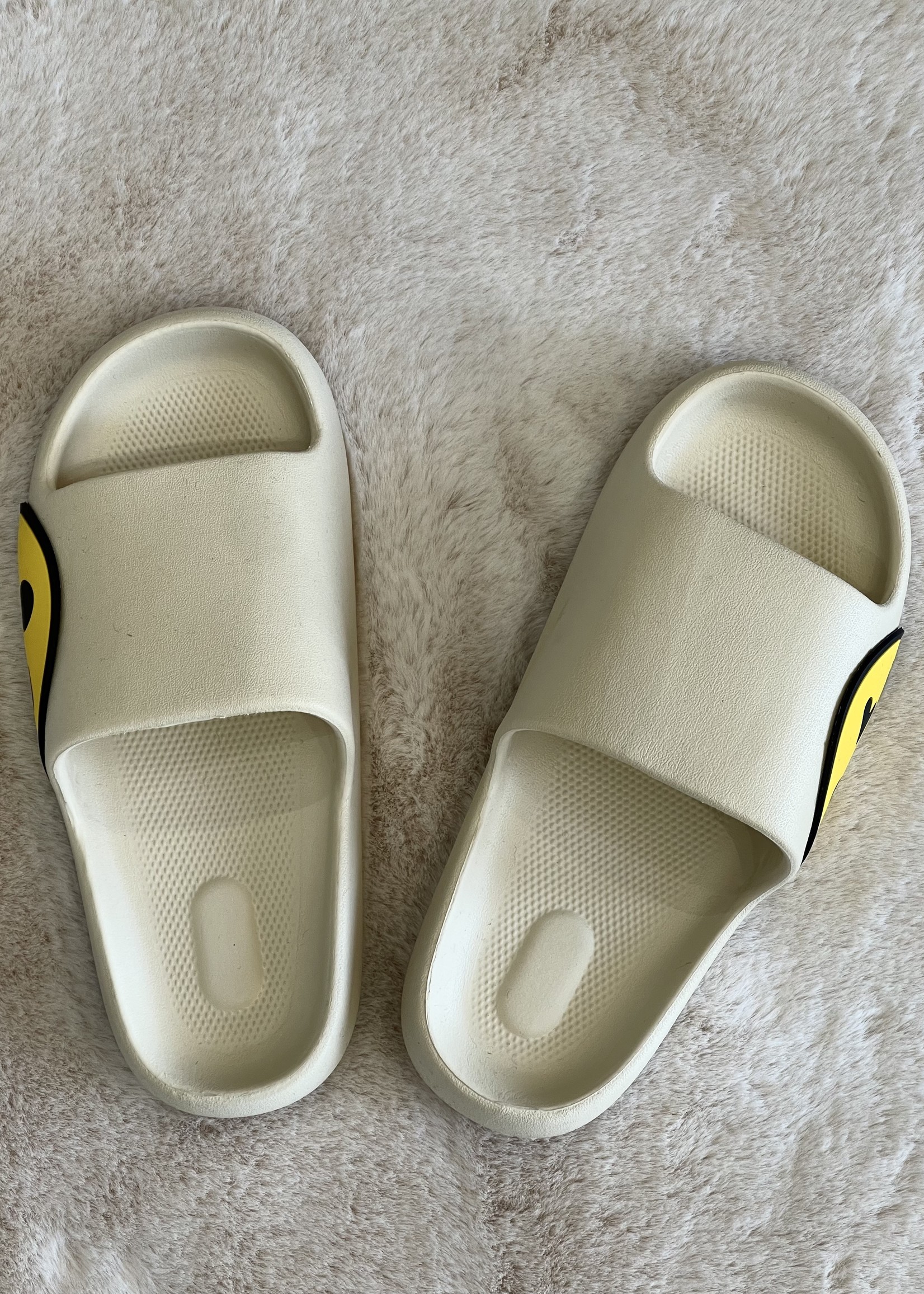melody apparel melody happy face slides