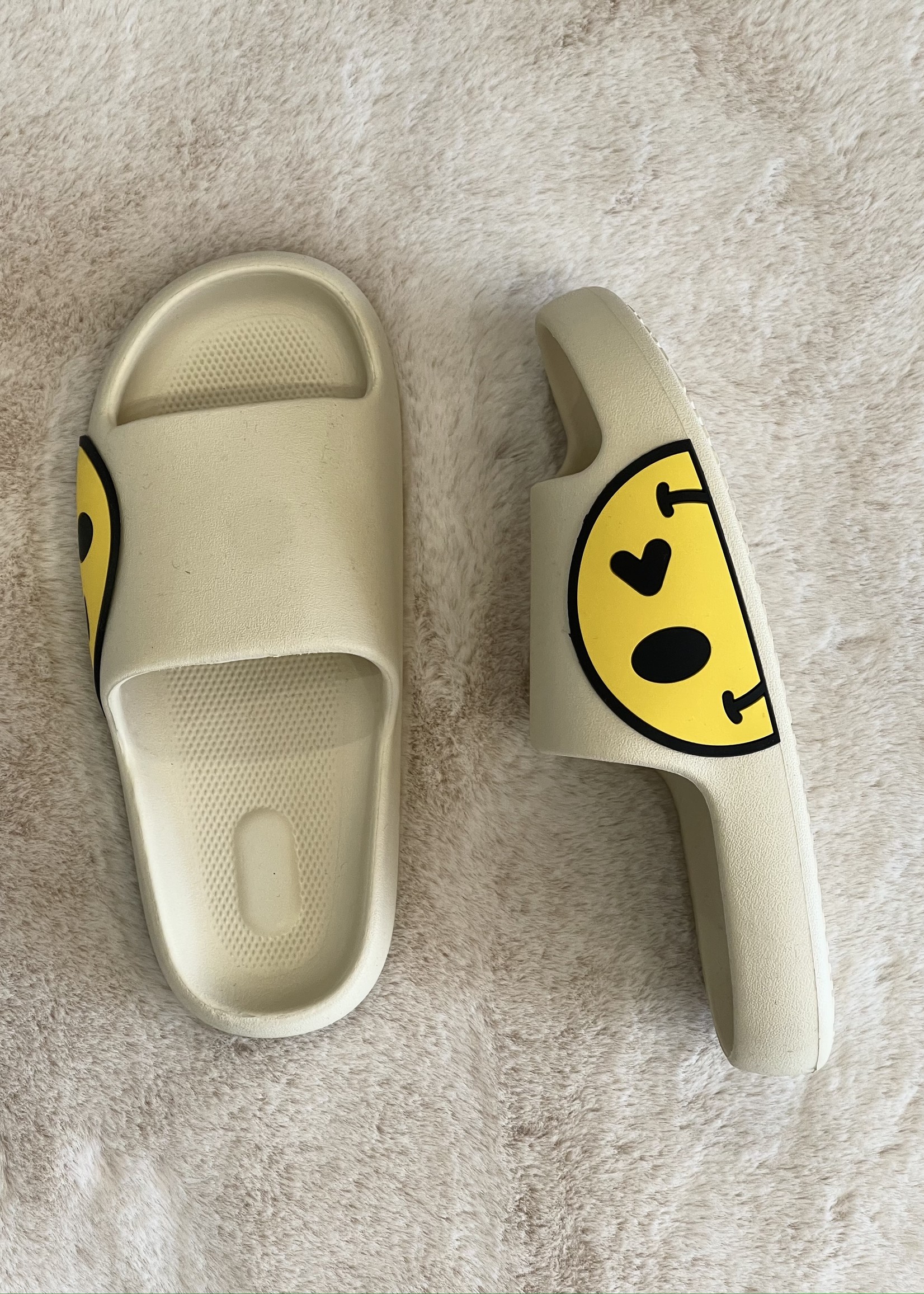 melody apparel melody happy face slides