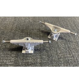 Venture Venture 5.6 Hi Worrest Plaza Raw Trucks (set of 2)