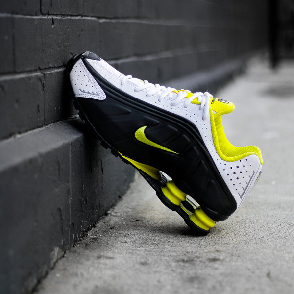 nike shox black yellow