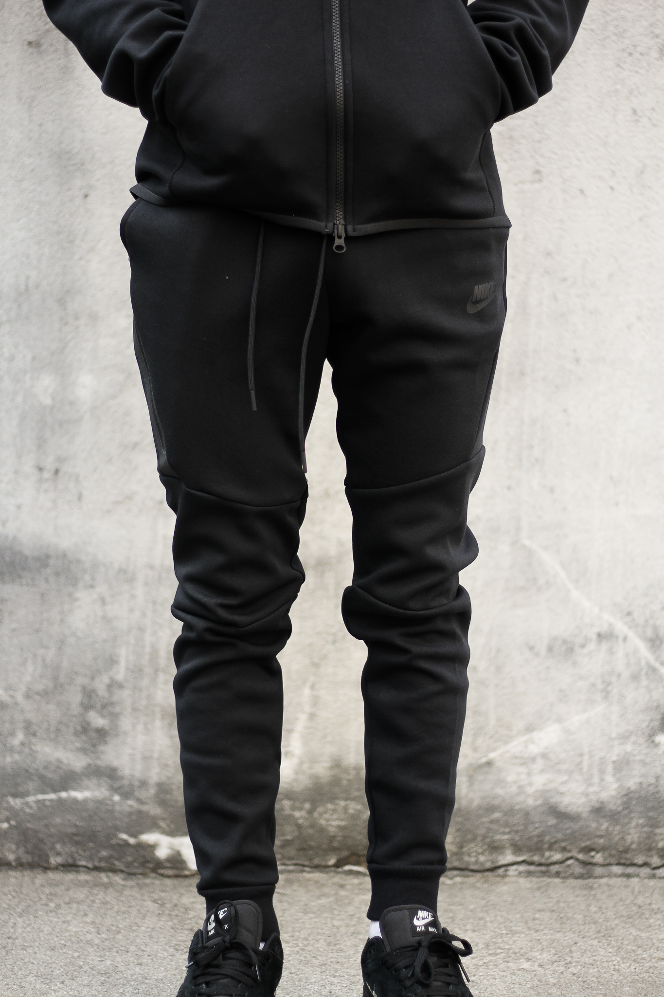 nike tech fleece joggers outfit