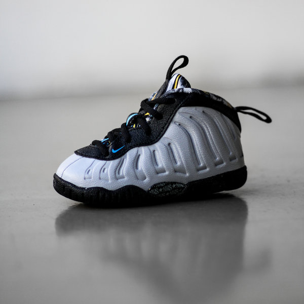 nike little posite one gold