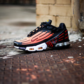air max plus voltage purple on feet