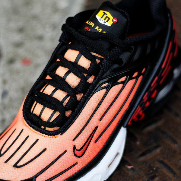 black nike air max plus