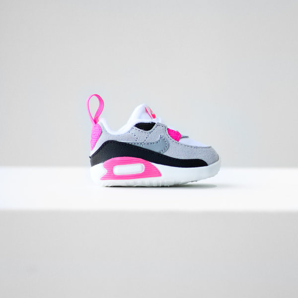 nike pink sneaker