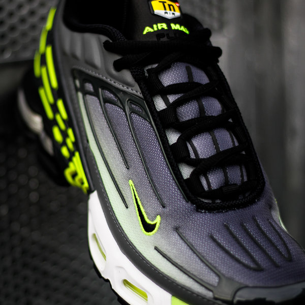 nike tuned 1 neon
