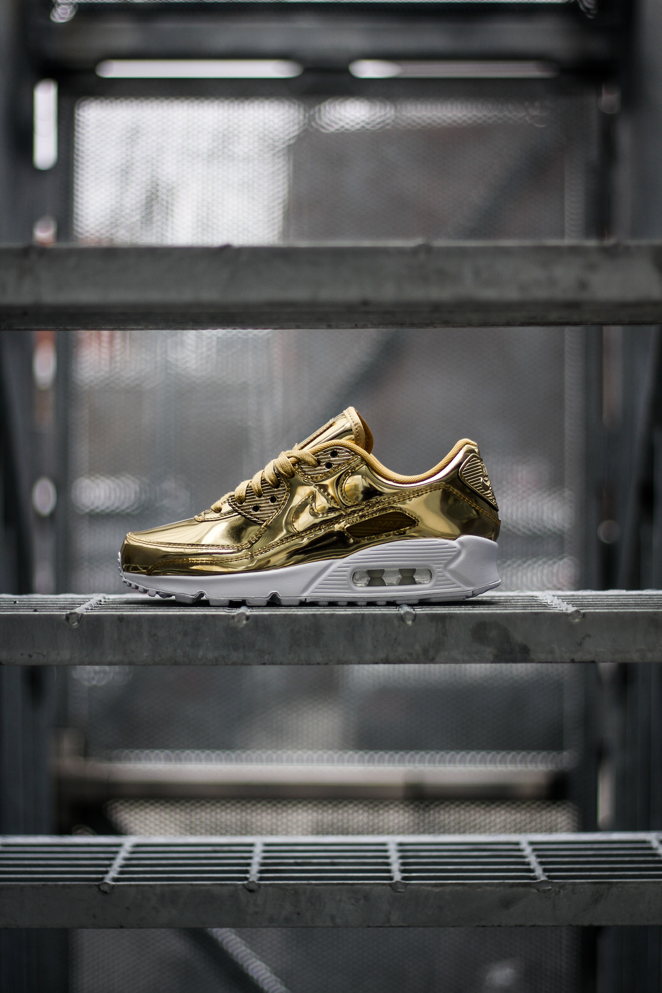 nike 90 gold