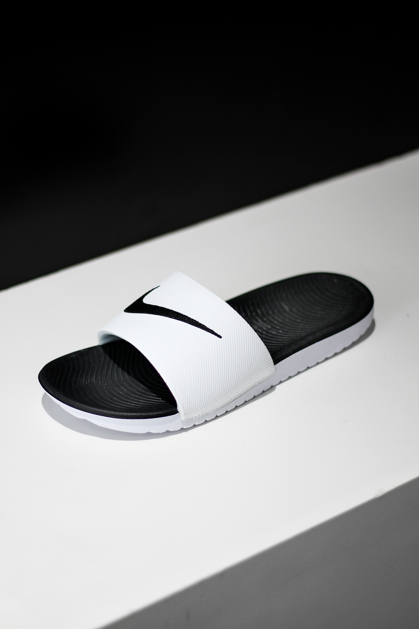 nike kawa slide women's black and white