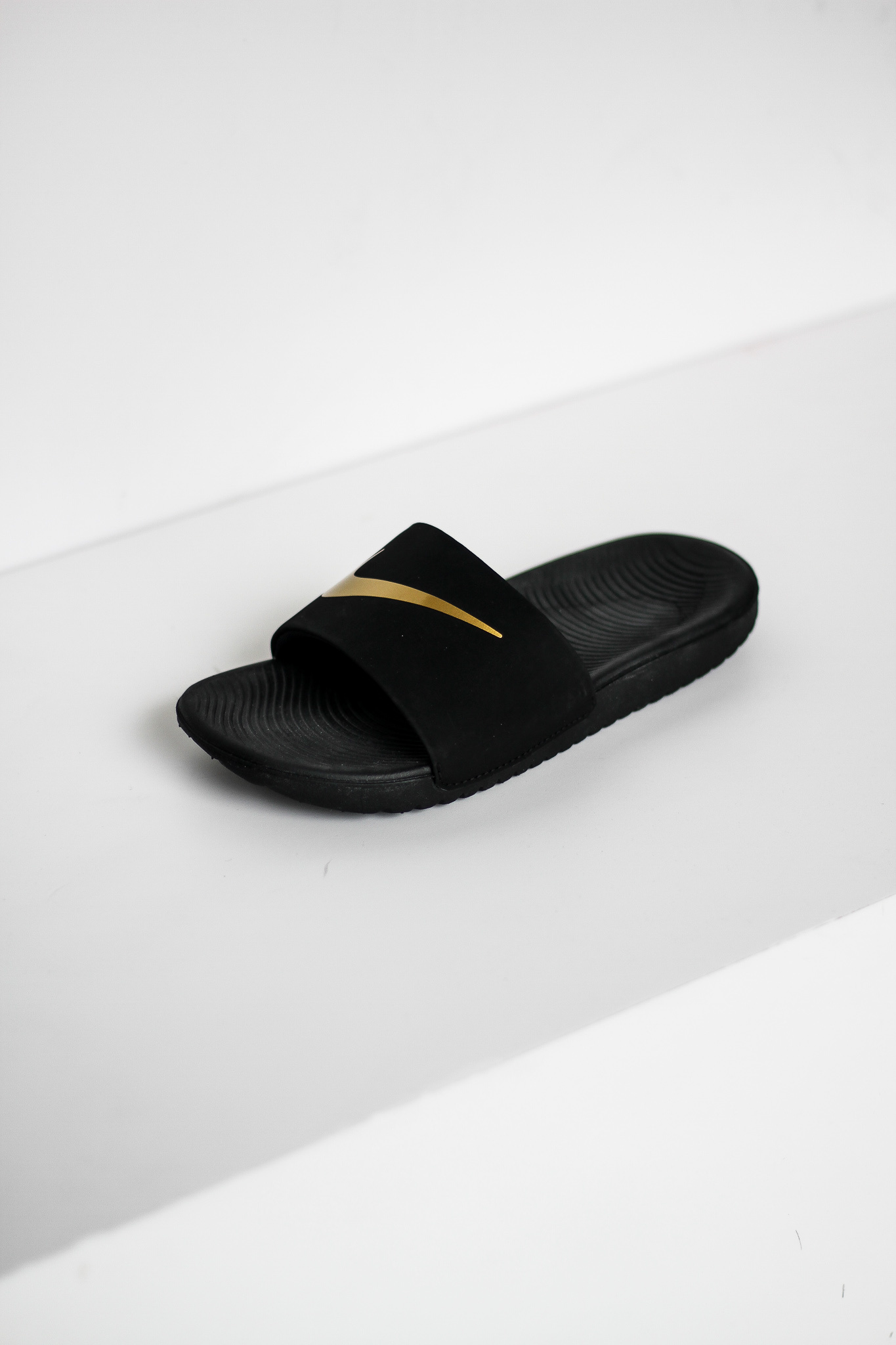 nike kawa slides black and gold