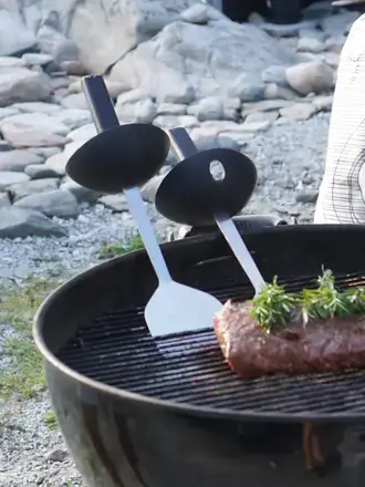 BORN IN SWEDEN · Outils de BBQ | Acier inoxydable et silicone | Ensemble 3 pièces (fourchette, spatule, pince)