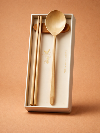 Korea table Ensemble cuillère & baguettes en yugi · Avec repose-couverts en bois de teck