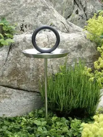 BORN IN SWEDEN · Bain d'oiseaux décoratif pour jardin | Acier inoxydable
