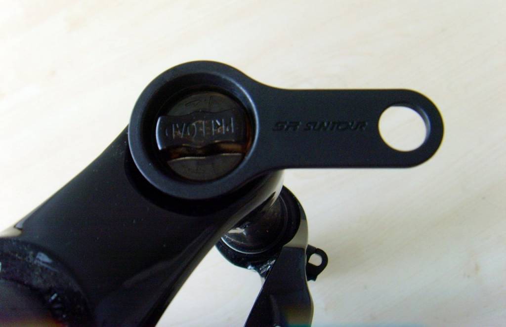 SR Suntour FAA086 Small plastic top cap tool