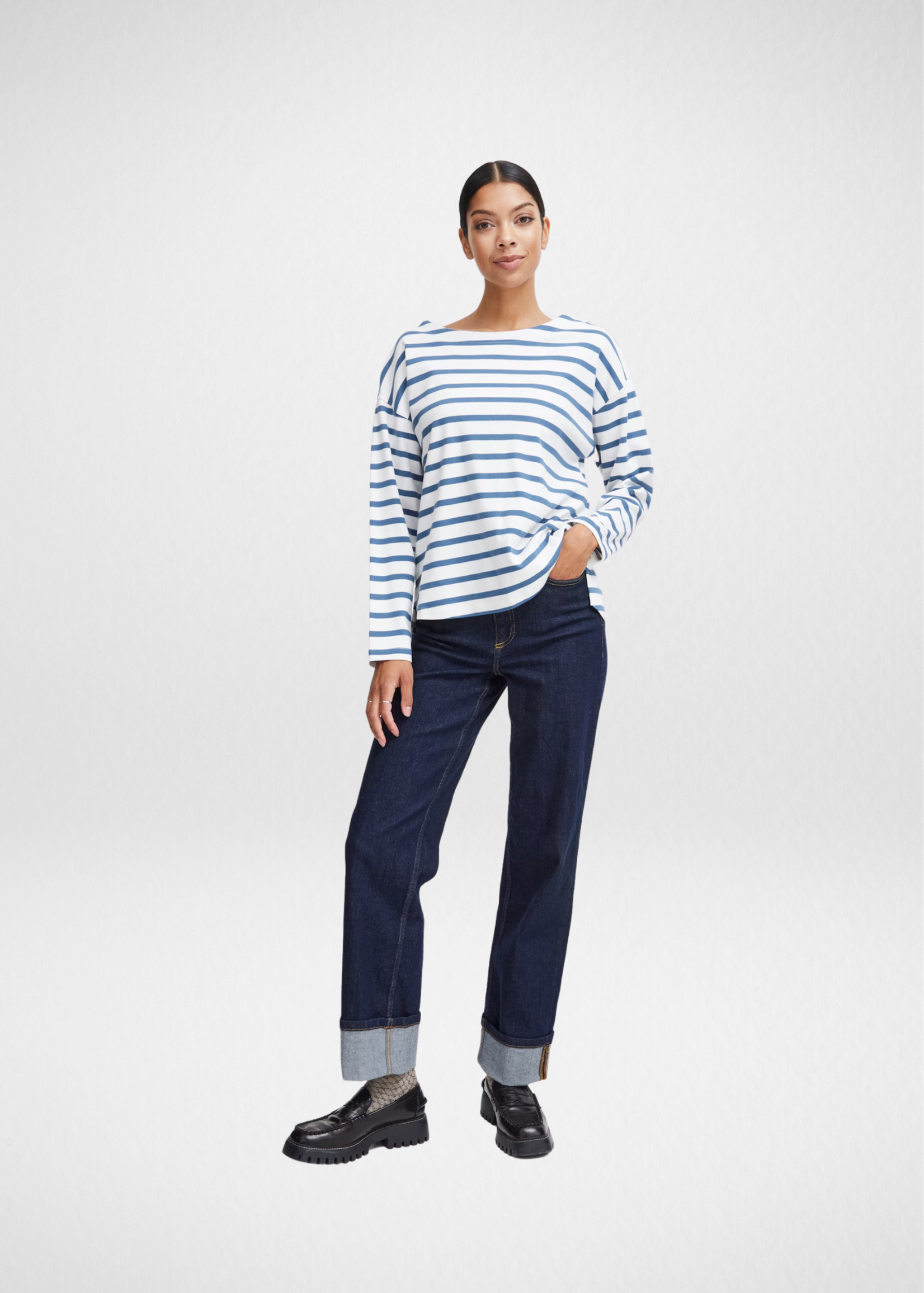 B. YOUNG 25 B.YOUNG BYRAMSI PULL OVER