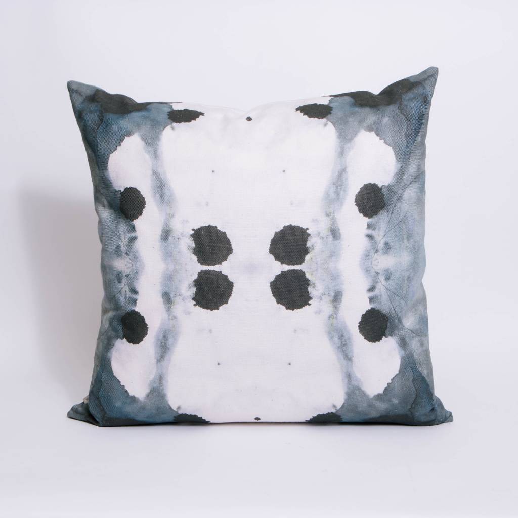 Eskayel Dynasty Indigo 24" Pillow