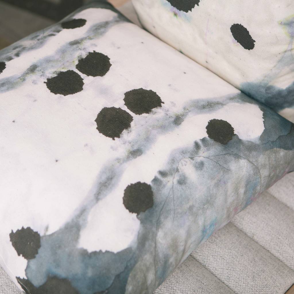 Eskayel Dynasty Indigo 24" Pillow