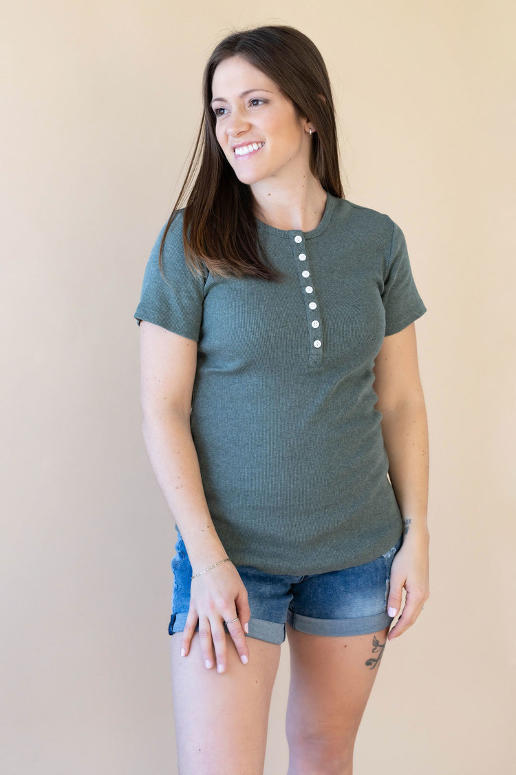 ROSE MATERNITÉ SHORTS DÉLAVÉS AVEC TROUS - DENIM