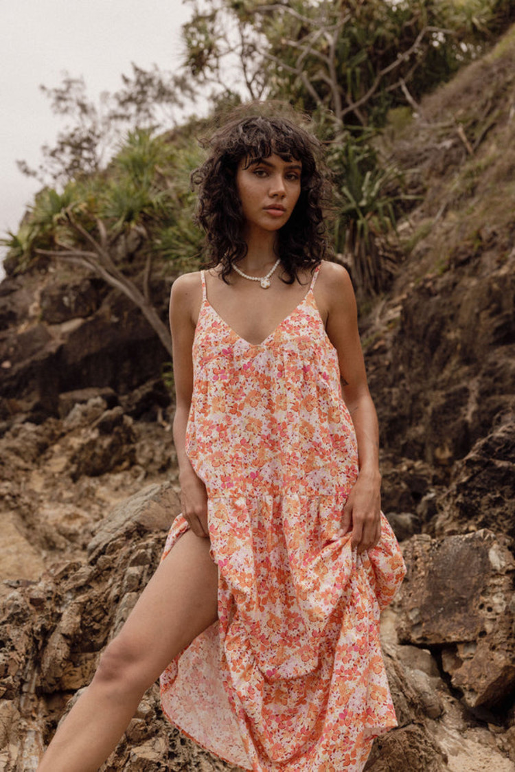 RHYTHM ROBE ROSA FLORAL TIERED MIDI - PINK