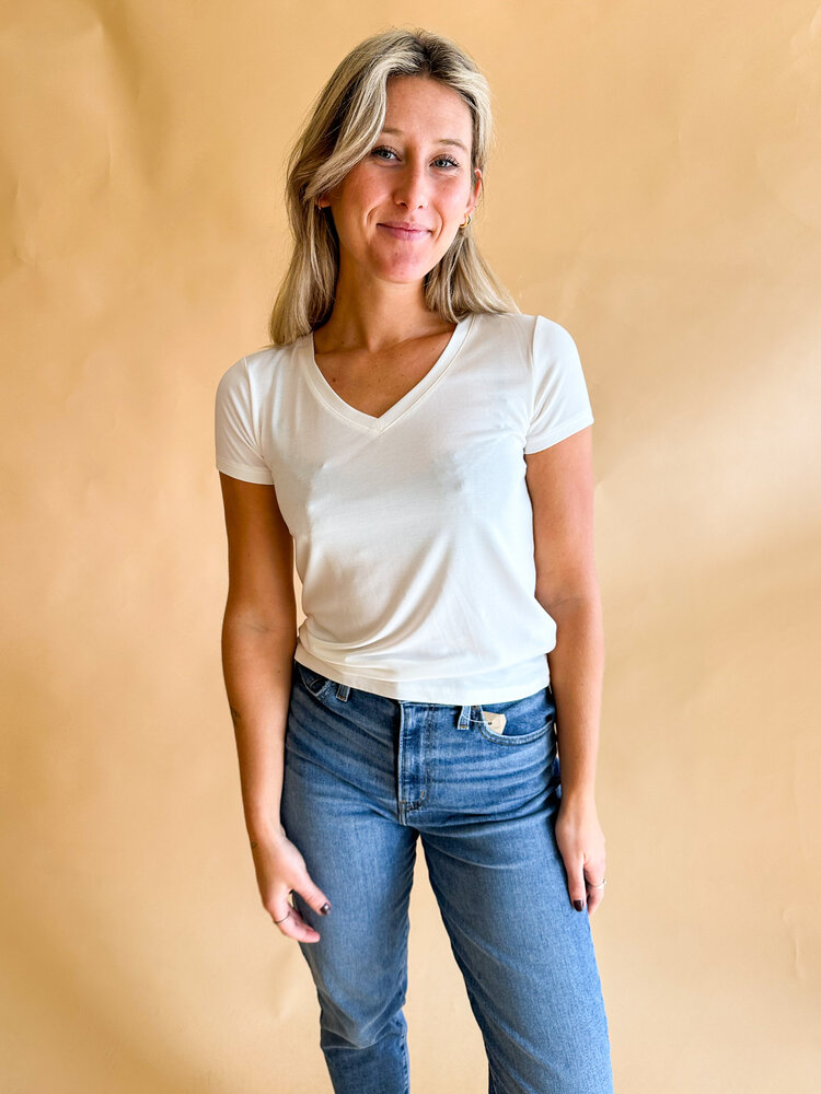 SOAKED IN LUXURY T-SHIRT V-NECK COLUMBINE - BLANC CASSÉ