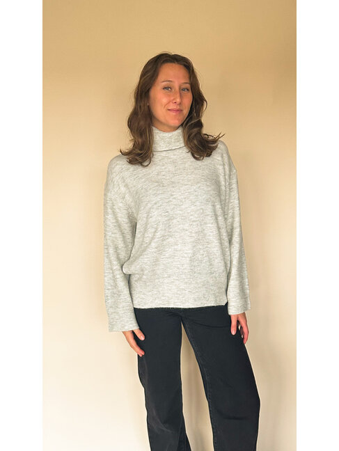 SOAKED IN LUXURY TRICOT À COL ROULÉ RAKEL - BLANC GRIS MELAN