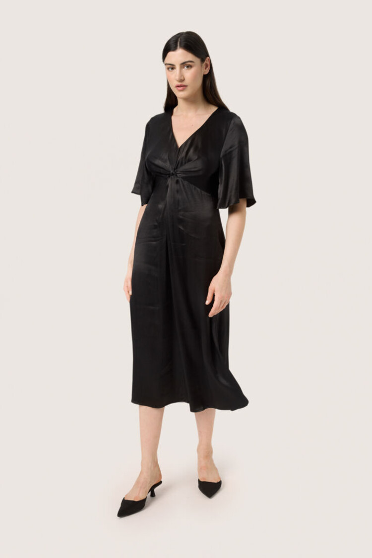 SOAKED IN LUXURY ROBE MILU -BLACK