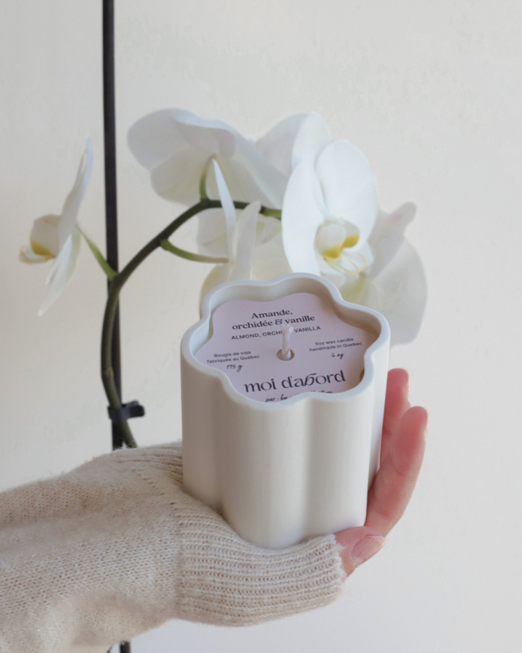 MOI D'ABORD BOUGIE DE SOJA FLEUR - AMANDE, ORCHIDÉE & VANILLE