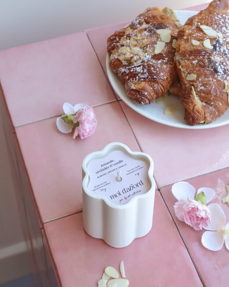 MOI D'ABORD BOUGIE DE SOJA FLEUR - AMANDE, ORCHIDÉE & VANILLE